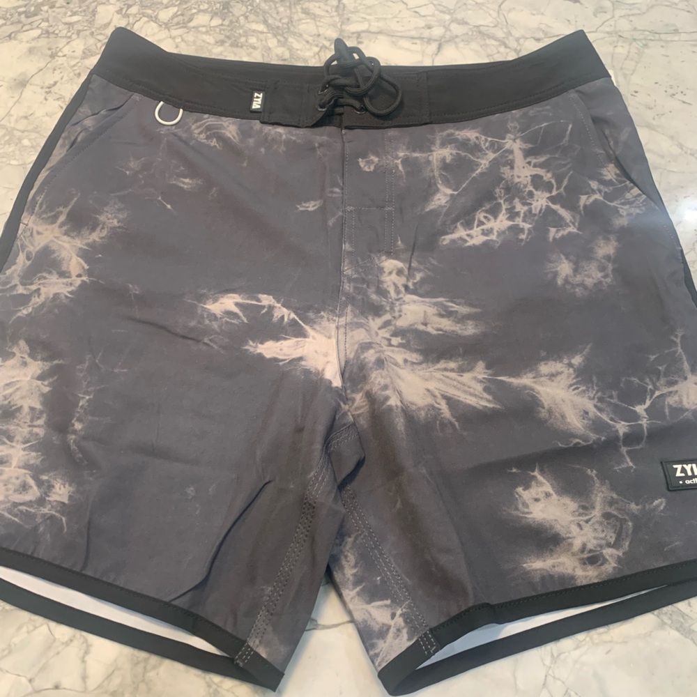 Men’s swim shorts